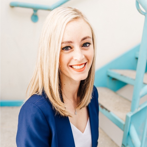 Meet your Posher, Andrea - Picture 1 of 2